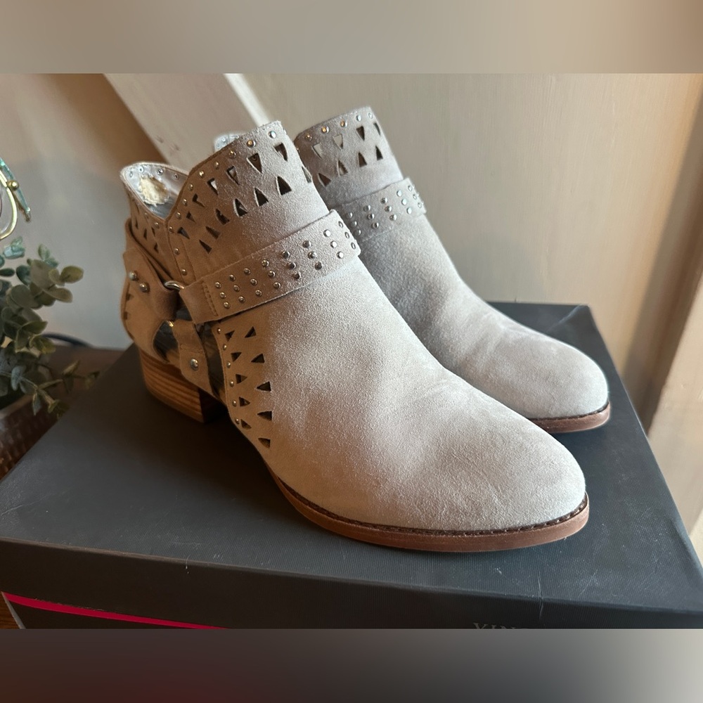 Vince Camuto Suede Cutout Studded Ankle Booties Taupe Women’s Size 7.5M